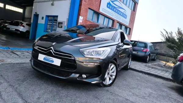 Citroën DS5 2014 - 10500 EUR, 188000 km - AUTO.MOTO.pt - 188000km - foto 6 de 17