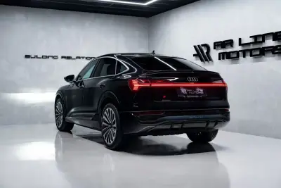 Audi Q8 e-Tron Sportback 2023 - 49950 EUR, 55000 km - AUTO.MOTO.pt - 55000km - foto 9 de 54