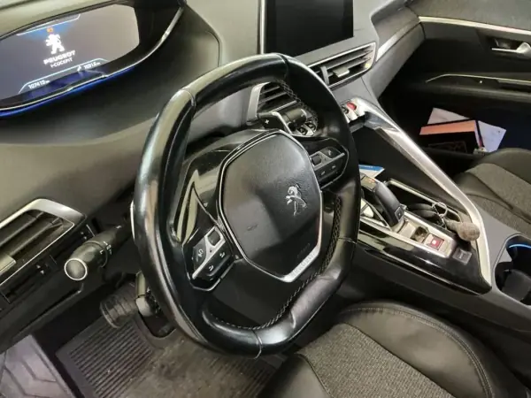 Peugeot 3008 2018 - 17990 EUR, 107419 km - AUTO.MOTO.pt - 107419km - foto 5 de 10