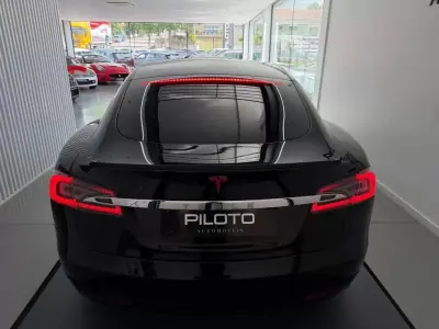 Tesla Model S 2017 - 19990 EUR, 237000 km - AUTO.MOTO.pt - 237000km - foto 6 de 37