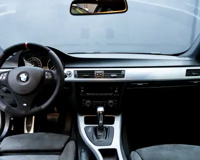 BMW 320 2009 - 15500 EUR, 259900 km - AUTO.MOTO.pt - 259900km - foto 15 de 16