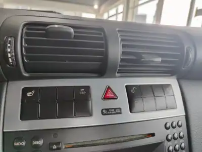 Mercedes-Benz CLC 180 2010 - 9500 EUR, 269000 km - AUTO.MOTO.pt - 269000km - foto 28 de 33