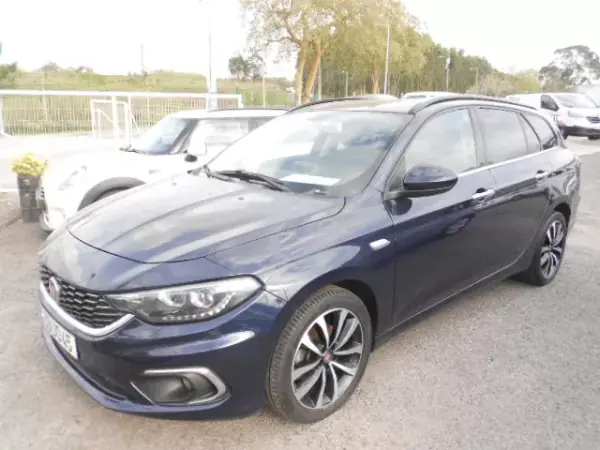 Fiat Tipo 2018 - 13500 EUR, 106069 km - AUTO.MOTO.pt - 106069km - foto 6 de 12