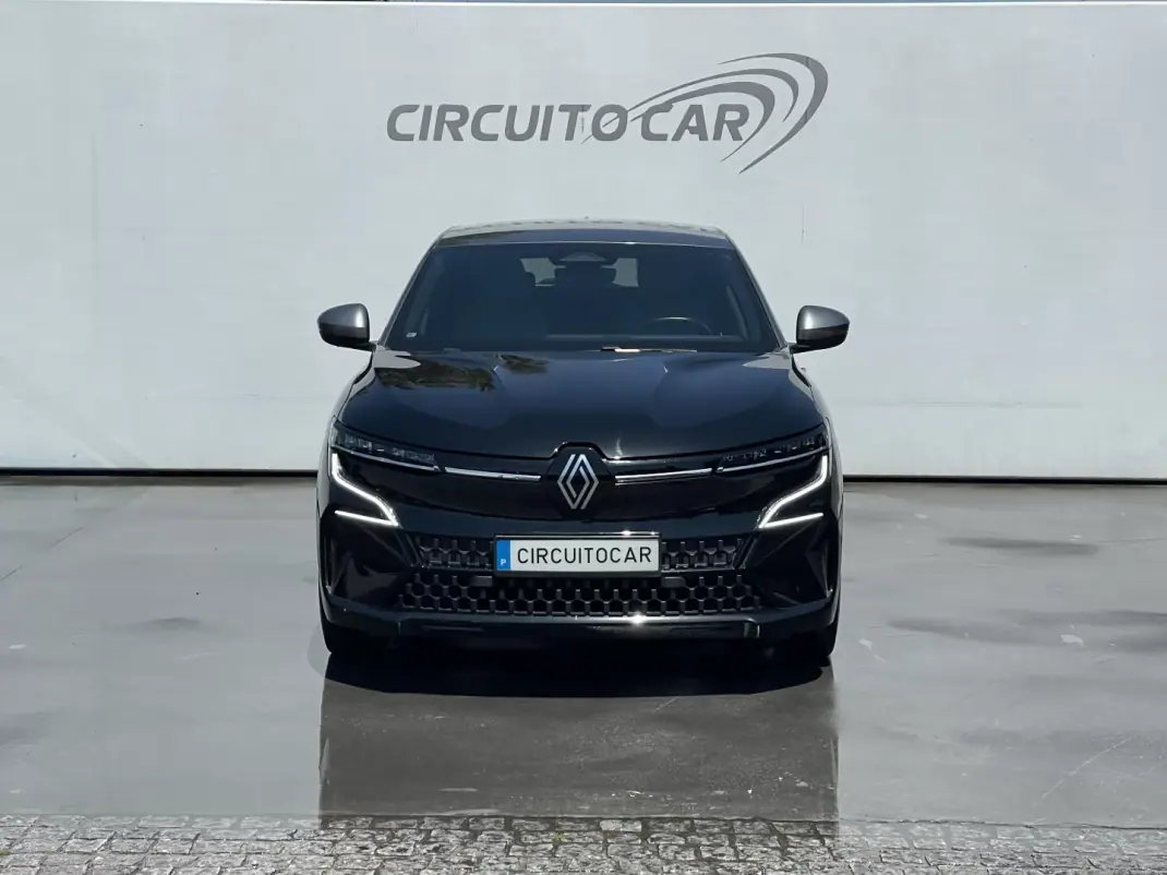 Renault Mégane E-Tech 2023 - 28500 EUR, 48034 km - AUTO.MOTO.pt - 48034km - foto 2 de 8