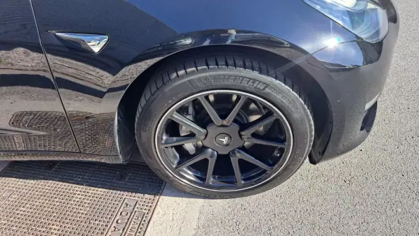 Tesla Model 3 2019 - 22500 EUR, 113000 km - AUTO.MOTO.pt - 113000km - foto 13 de 53