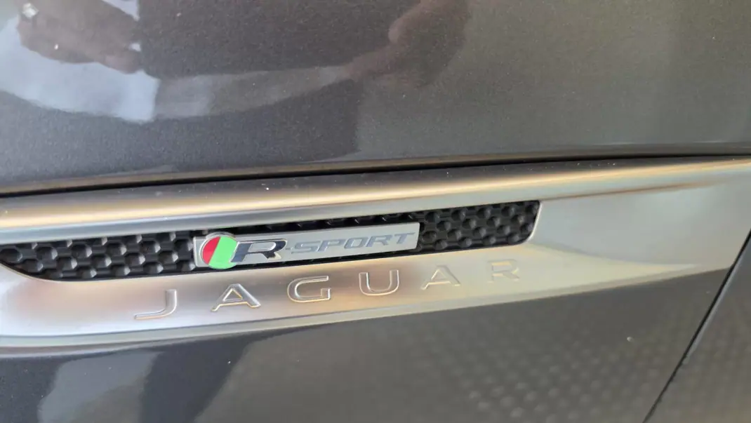 Jaguar F-Pace 2017 - 19500 EUR, 157804 km - 157804km - foto 37 de 74