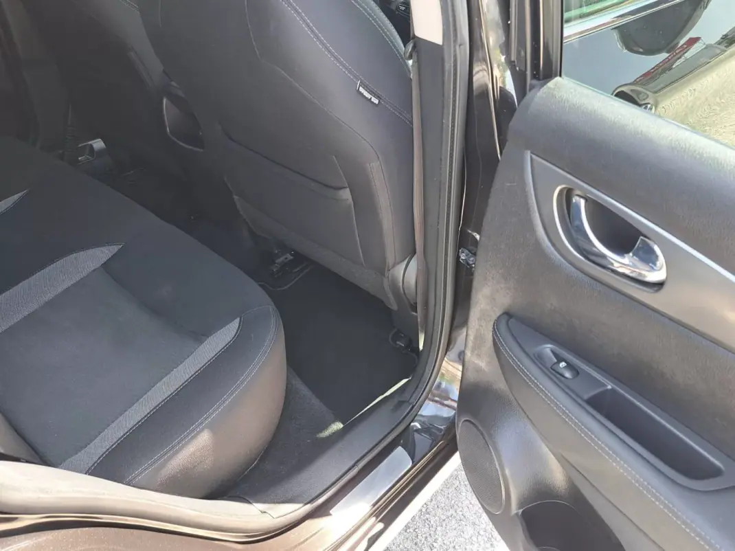 Nissan Qashqai 2019 - 18750 EUR, 92563 km - 92563km - foto 23 de 50