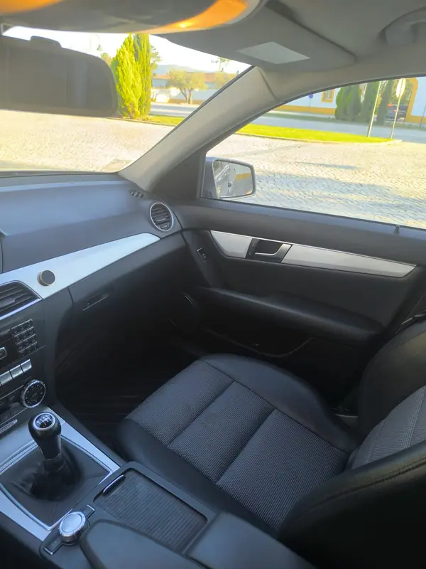 Mercedes-Benz C 220 2011 - 12500 EUR, 160000 km - AUTO.MOTO.pt - 160000km - foto 7 de 15