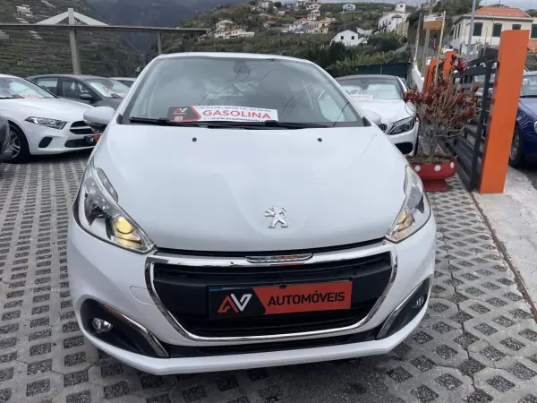 Peugeot 208 2015 - 8250 EUR, 123851 km - AUTO.MOTO.pt - 123851km - foto 2 de 12