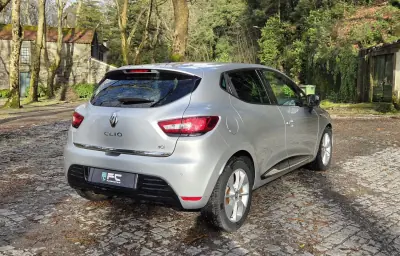 Renault Clio 2017 - 10950 EUR, 114000 km - AUTO.MOTO.pt - 114000km - foto 8 de 19