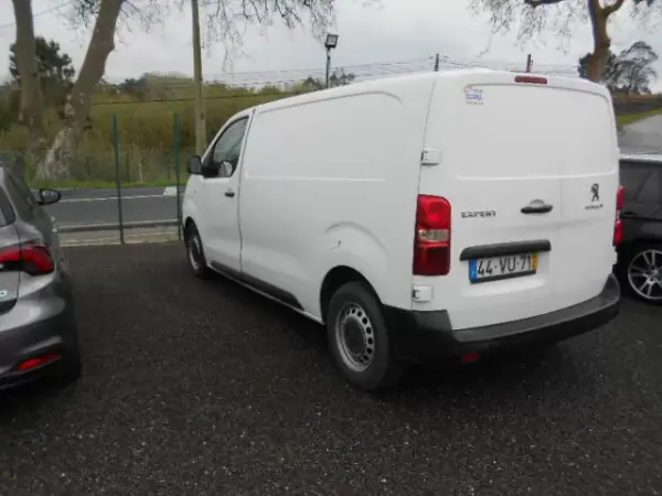 Peugeot Expert 2018 - 21000 EUR, 106600 km - AUTO.MOTO.pt - 106600km - foto 5 de 13
