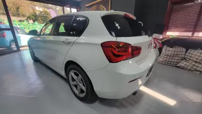 BMW 118 2018 - 22490 EUR, 92000 km - AUTO.MOTO.pt - 92000km - foto 10 de 28