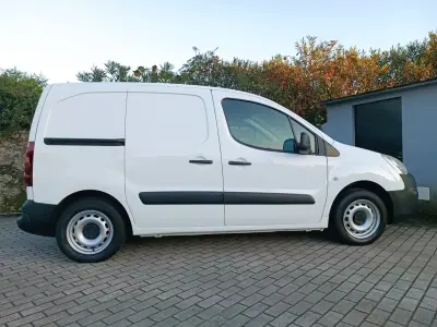 Citroën Berlingo 2017 - 8500 EUR, 331000 km - AUTO.MOTO.pt - 331000km - foto 7 de 13