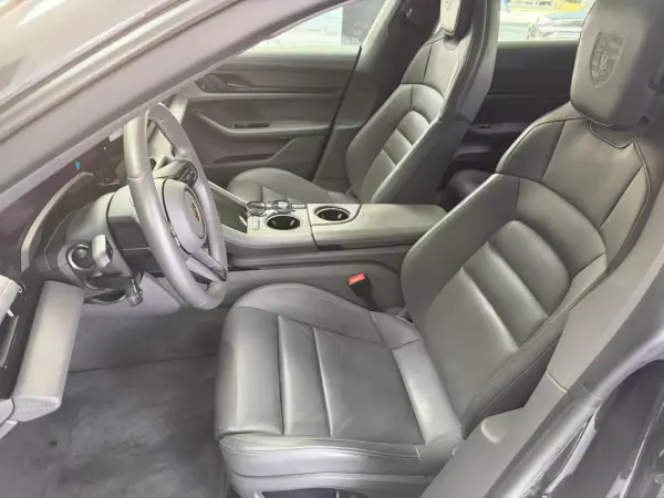 Porsche Taycan 2023 - 69000 EUR, 84534 km - AUTO.MOTO.pt - 84534km - foto 26 de 39