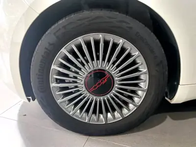 Fiat 500e 2022 - 14990 EUR, 10540 km - 10540km - foto 11 de 53