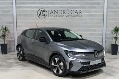 Renault Mégane E-Tech 2023 - 20950 EUR, 72823 km - AUTO.MOTO.pt - 72823km - foto 2 de 37