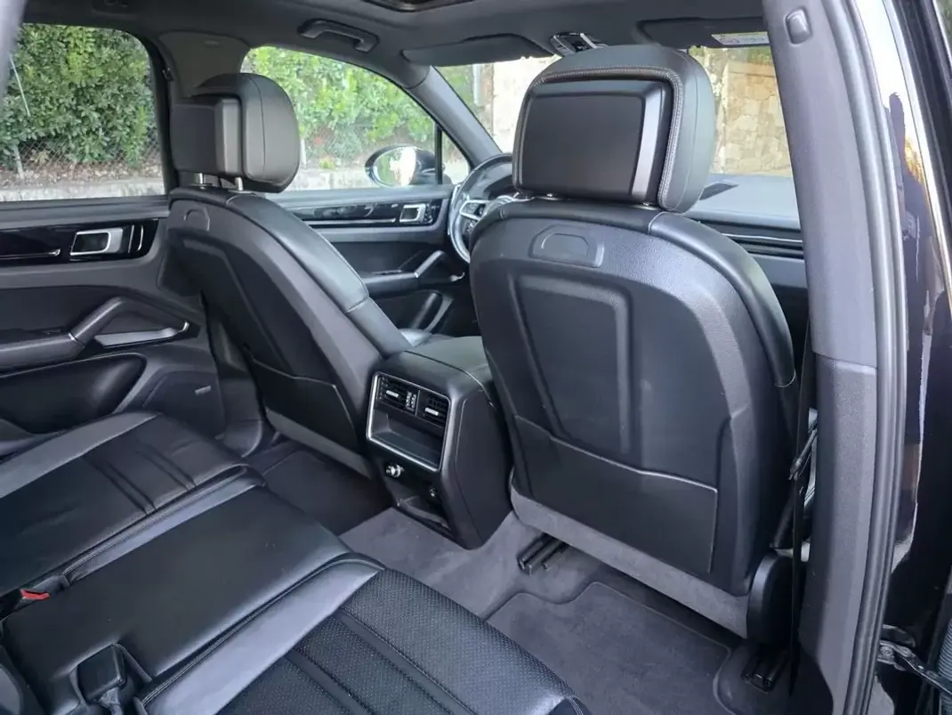 Porsche Cayenne 2018 - 53499 EUR, 142519 km - 142519km - foto 23 de 44