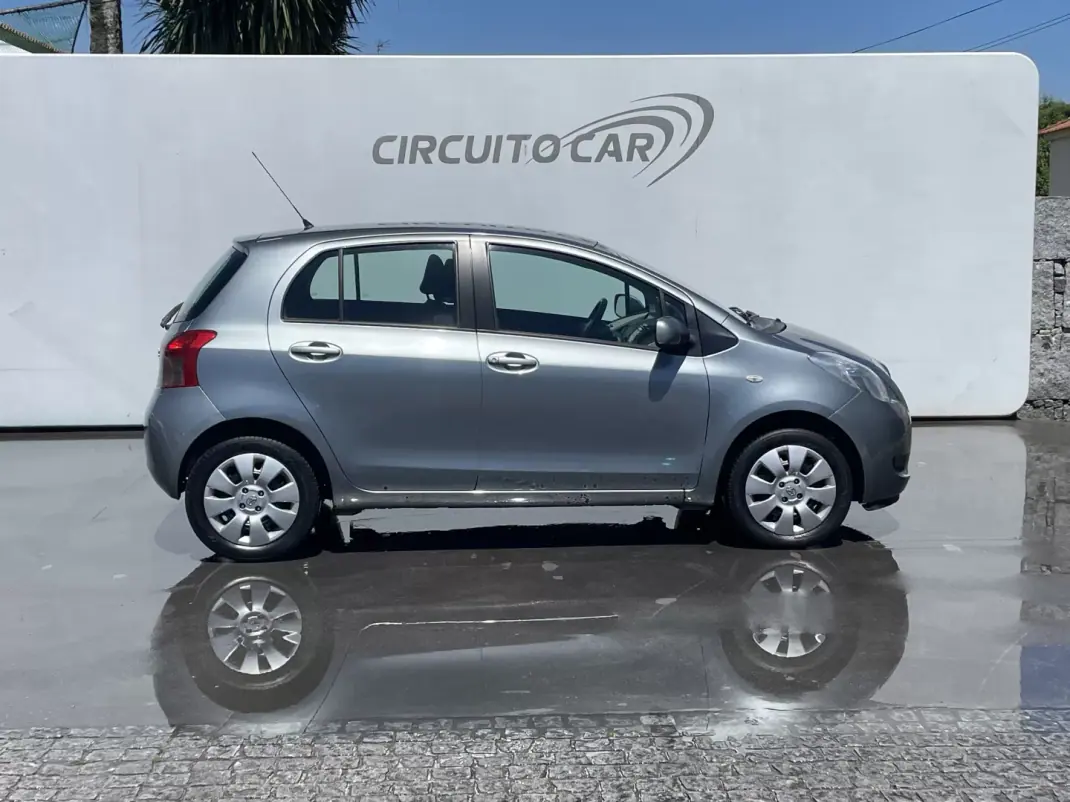 Toyota Yaris 2006 - 5995 EUR, 164755 km - AUTO.MOTO.pt - 164755km - foto 7 de 24