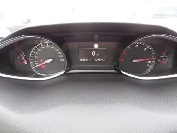 Peugeot 308 2019 - 15250 EUR, 160913 km - AUTO.MOTO.pt - 160913km - foto 24 de 37