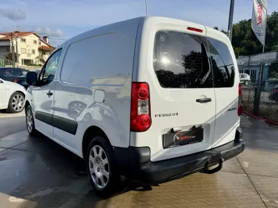 Peugeot Partner 1.6HDI L1 2011 - 5999 EUR, 199900 km - AUTO.MOTO.pt - 199900km - foto 12 de 17