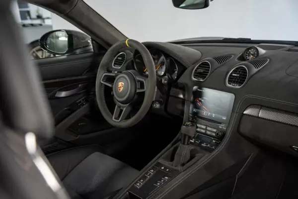 Porsche 718 Cayman 2022 - 220000 EUR, 9950 km - AUTO.MOTO.pt - 9950km - foto 30 de 42