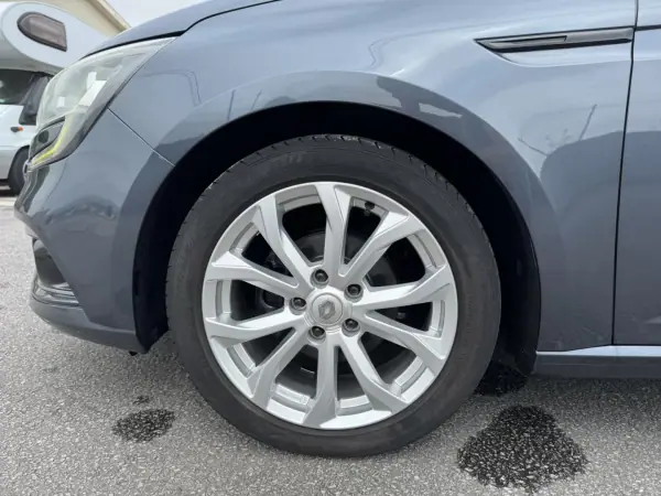 Renault Mégane 2016 - 13990 EUR, 178000 km - AUTO.MOTO.pt - 178000km - foto 9 de 32