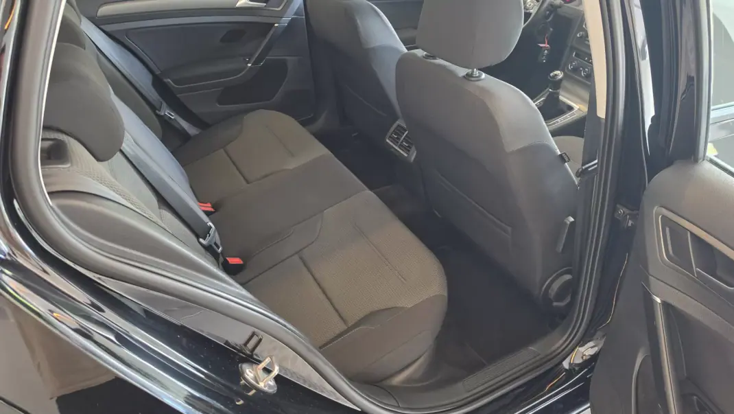 Volkswagen Golf 2013 - 7900 EUR, 207049 km - AUTO.MOTO.pt - 207049km - foto 43 de 54