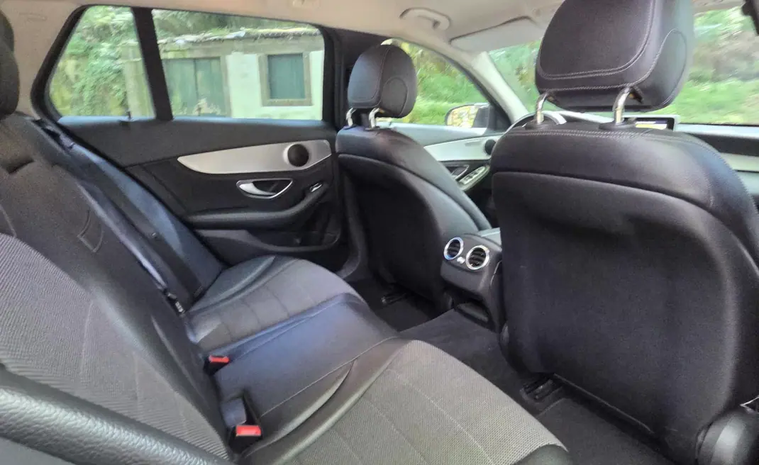 Mercedes-Benz C 200 2015 - 13750 EUR, 234000 km - AUTO.MOTO.pt - 234000km - foto 16 de 23