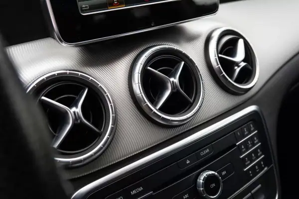Mercedes-Benz CLA 180 2015 - 15900 EUR, 158000 km - AUTO.MOTO.pt - 158000km - foto 25 de 26