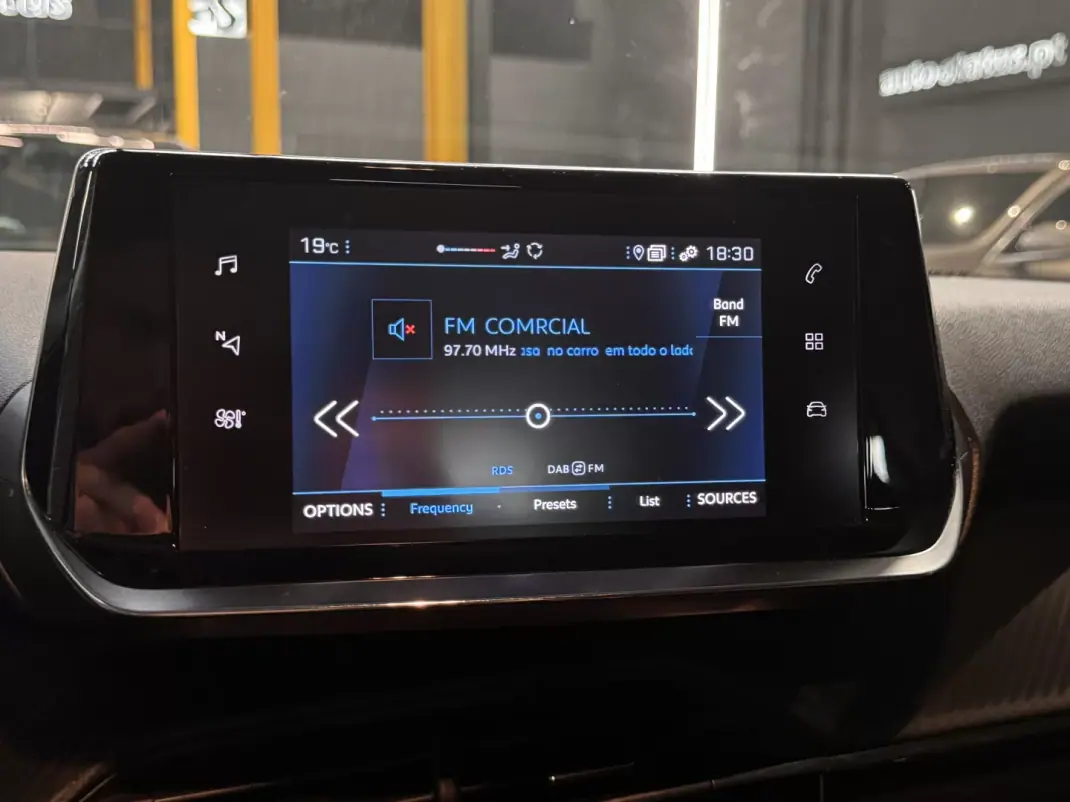 Peugeot 208 2023 - 14990 EUR, 87800 km - AUTO.MOTO.pt - 87800km - foto 23 de 30