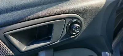 Ford Fiesta 1.4 TDCI 2010 - 4490 EUR, 244800 km - AUTO.MOTO.pt - 244800km - foto 19 de 31