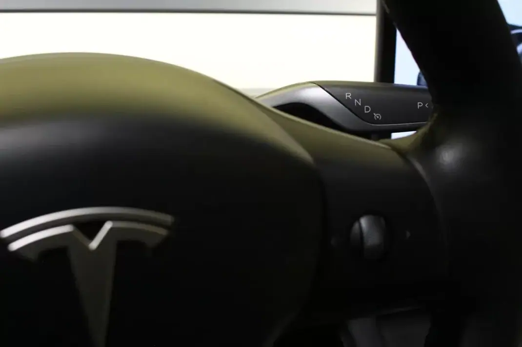 Tesla Model Y 2021 - 32240 EUR, 132000 km - AUTO.MOTO.pt - 132000km - foto 30 de 38