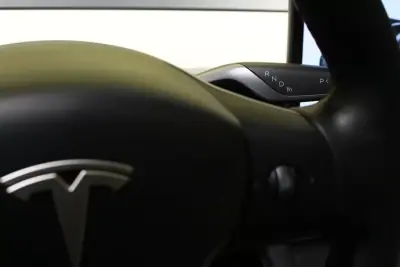 Tesla Model Y 2021 - 32240 EUR, 132000 km - AUTO.MOTO.pt - 132000km - foto 30 de 38