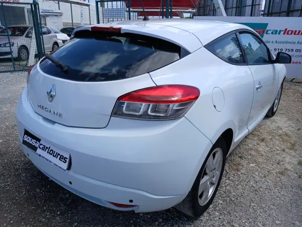 Renault Mégane Coupe 2010 - 7950 EUR, 115752 km - AUTO.MOTO.pt - 115752km - foto 8 de 25