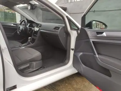 Volkswagen e-Golf 2019 - 15900 EUR, 81000 km - AUTO.MOTO.pt - 81000km - foto 19 de 26
