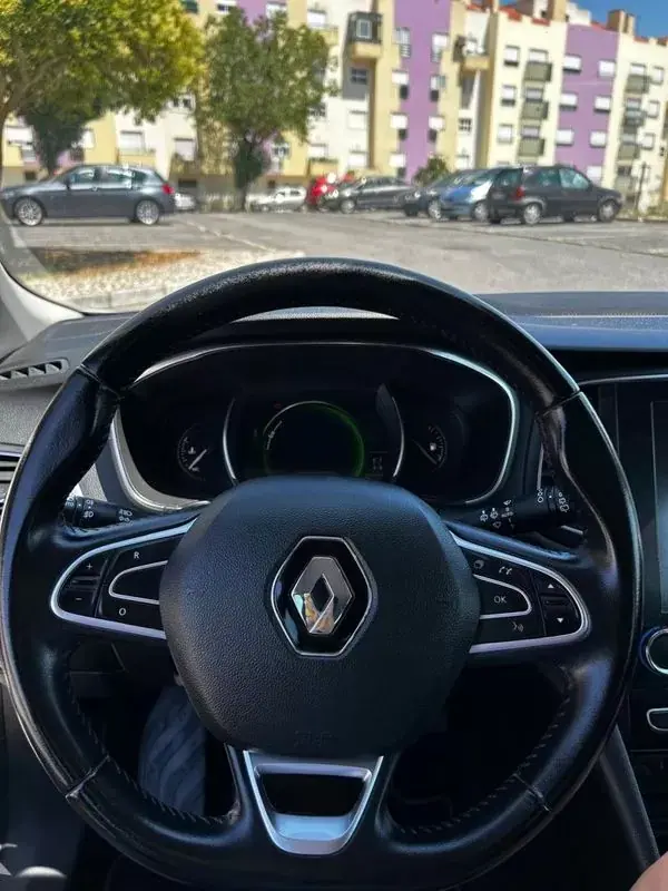 Renault Mégane 2019 - 14250 EUR, 135000 km - AUTO.MOTO.pt - 135000km - foto 21 de 39