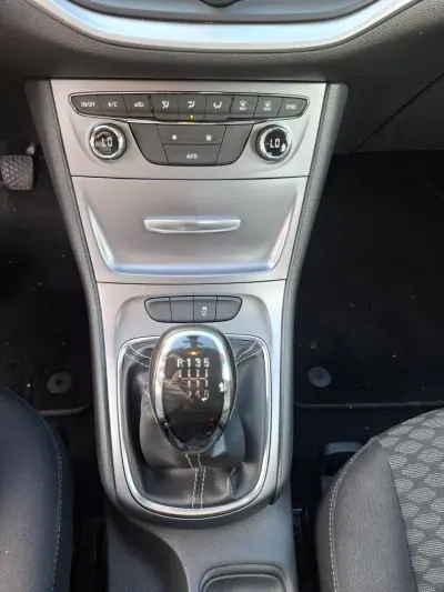 Opel Astra 2017 - 13000 EUR, 99950 km - AUTO.MOTO.pt - 99950km - foto 23 de 29