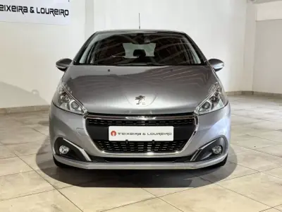 Peugeot 208 2018 - 11900 EUR, 123326 km - AUTO.MOTO.pt - 123326km - foto 2 de 25