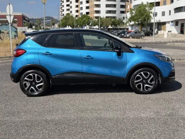 Renault Captur 2017 - 12995 EUR, 103000 km - AUTO.MOTO.pt - 103000km - foto 4 de 38