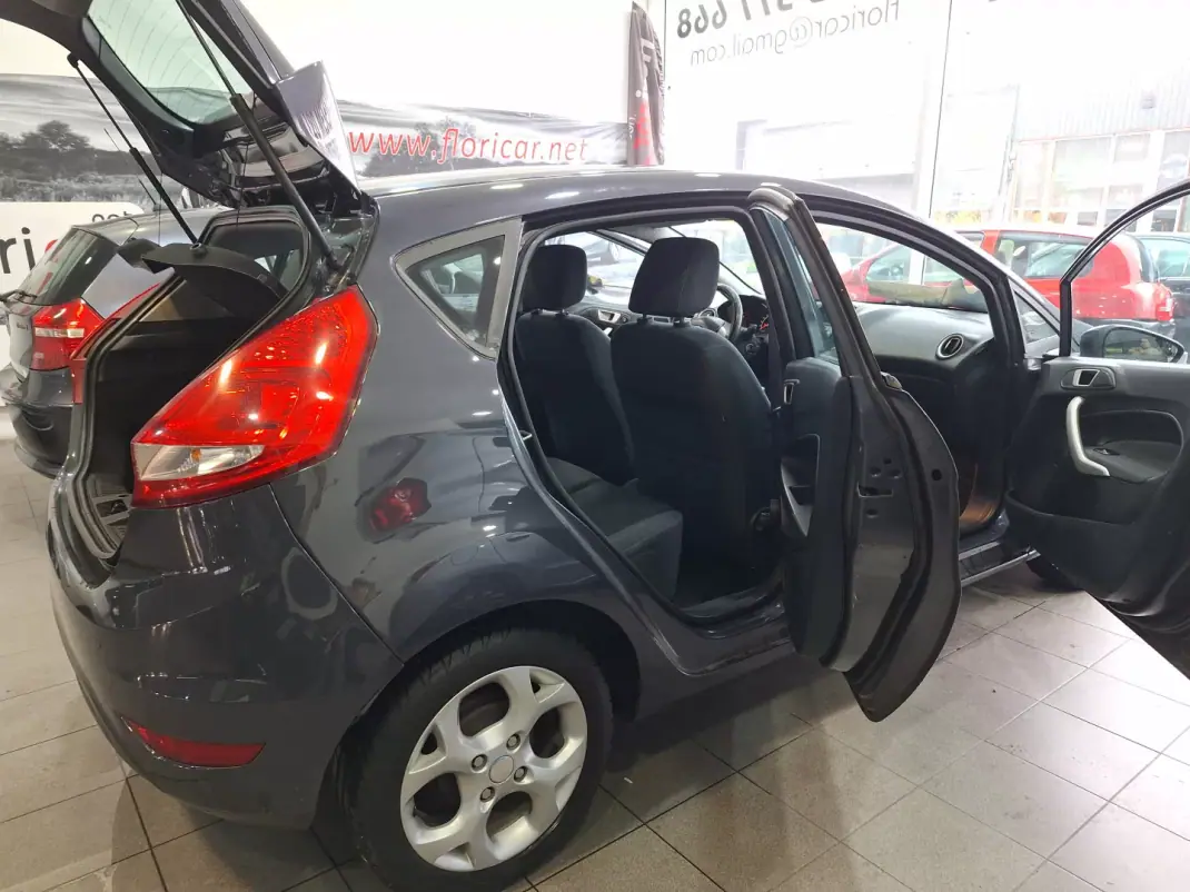 Ford Fiesta 2012 - 6900 EUR, 163718 km - AUTO.MOTO.pt - 163718km - foto 6 de 24
