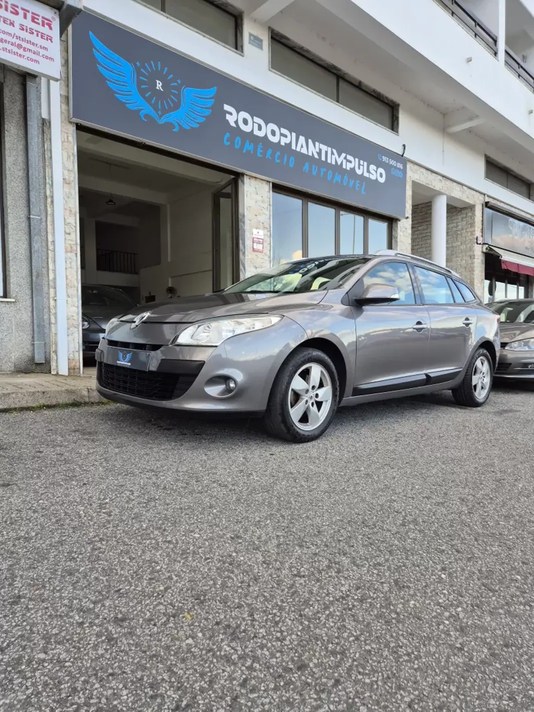 Renault Mégane 2010 - 9950 EUR, 148000 km - AUTO.MOTO.pt - 148000km - foto 2 de 26