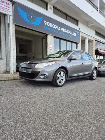 Renault Mégane 2010 - 9950 EUR, 148000 km - AUTO.MOTO.pt - 148000km - foto 2 de 26