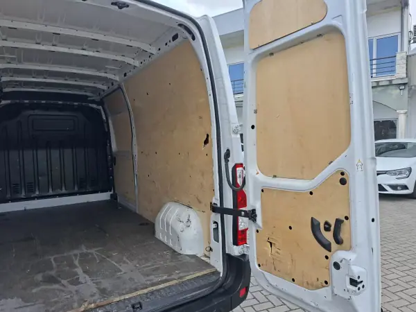 Renault Master 2024 - 23000 EUR, 66500 km - AUTO.MOTO.pt - 66500km - foto 10 de 17
