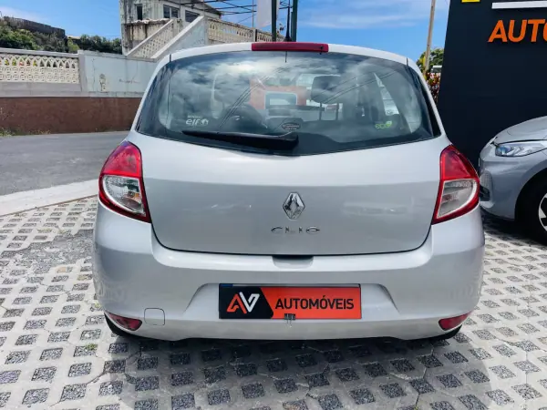 Renault Clio 2008 - 6950 EUR, 171590 km - AUTO.MOTO.pt - 171590km - foto 6 de 12