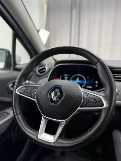 Renault Zoe 2020 - 13999 EUR, 114000 km - AUTO.MOTO.pt - 114000km - foto 16 de 21