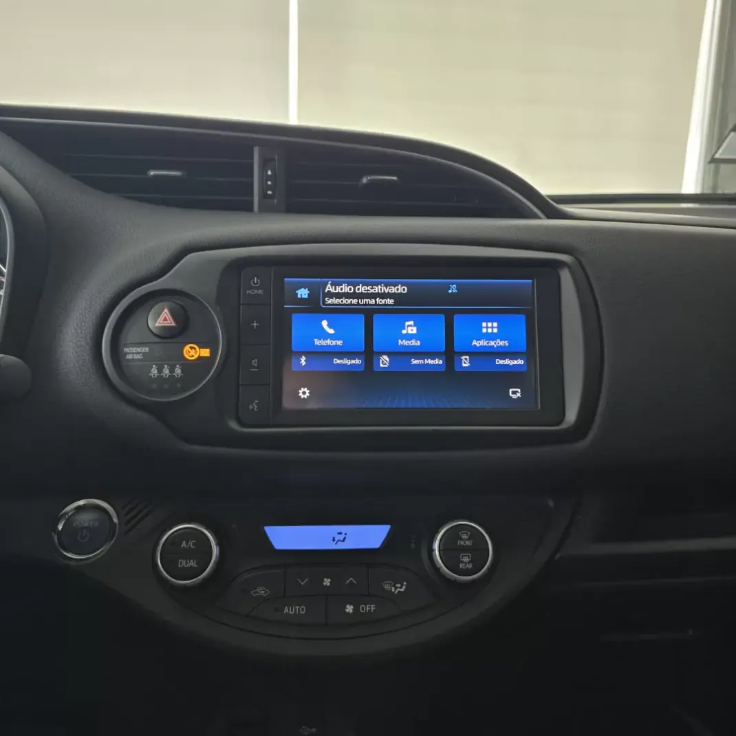 Toyota Yaris 2020 - 18950 EUR, 77356 km - AUTO.MOTO.pt - 77356km - foto 21 de 28