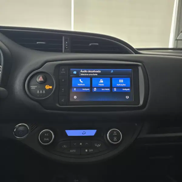 Toyota Yaris 2020 - 17450 EUR, 77356 km - AUTO.MOTO.pt - 77356km - foto 21 de 28