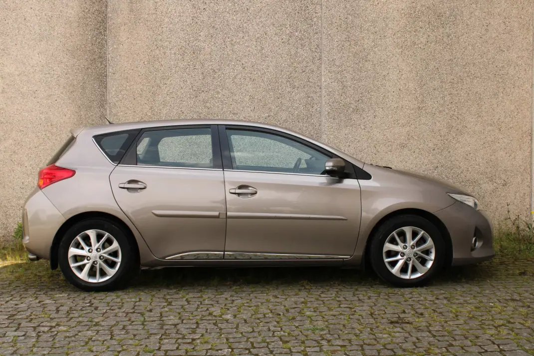 Toyota Auris 2012 - 11500 EUR, 179433 km - AUTO.MOTO.pt - 179433km - foto 6 de 34