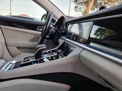 Porsche Panamera Sport Turismo 2018 - 84990 EUR, 147000 km - AUTO.MOTO.pt - 147000km - foto 41 de 50
