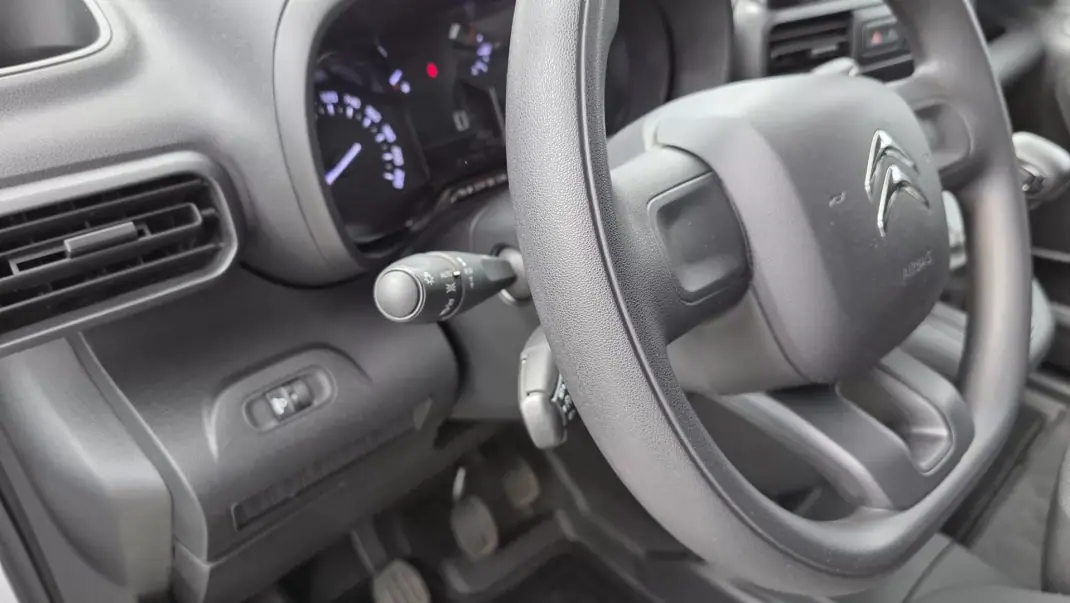 Citroën Berlingo 2022 - 14450 EUR, 77000 km - AUTO.MOTO.pt - 77000km - foto 15 de 24